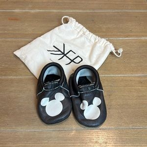 Black & White Mickey Mouse Freshly Picked Moccasins Sz 5